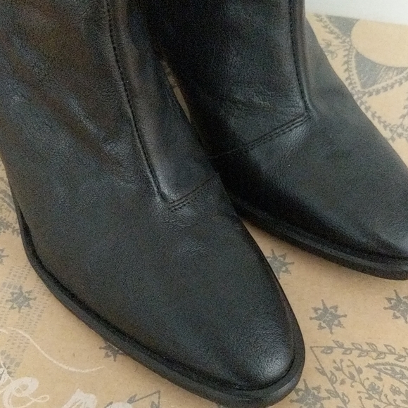 Boots - Picture 3 of 5